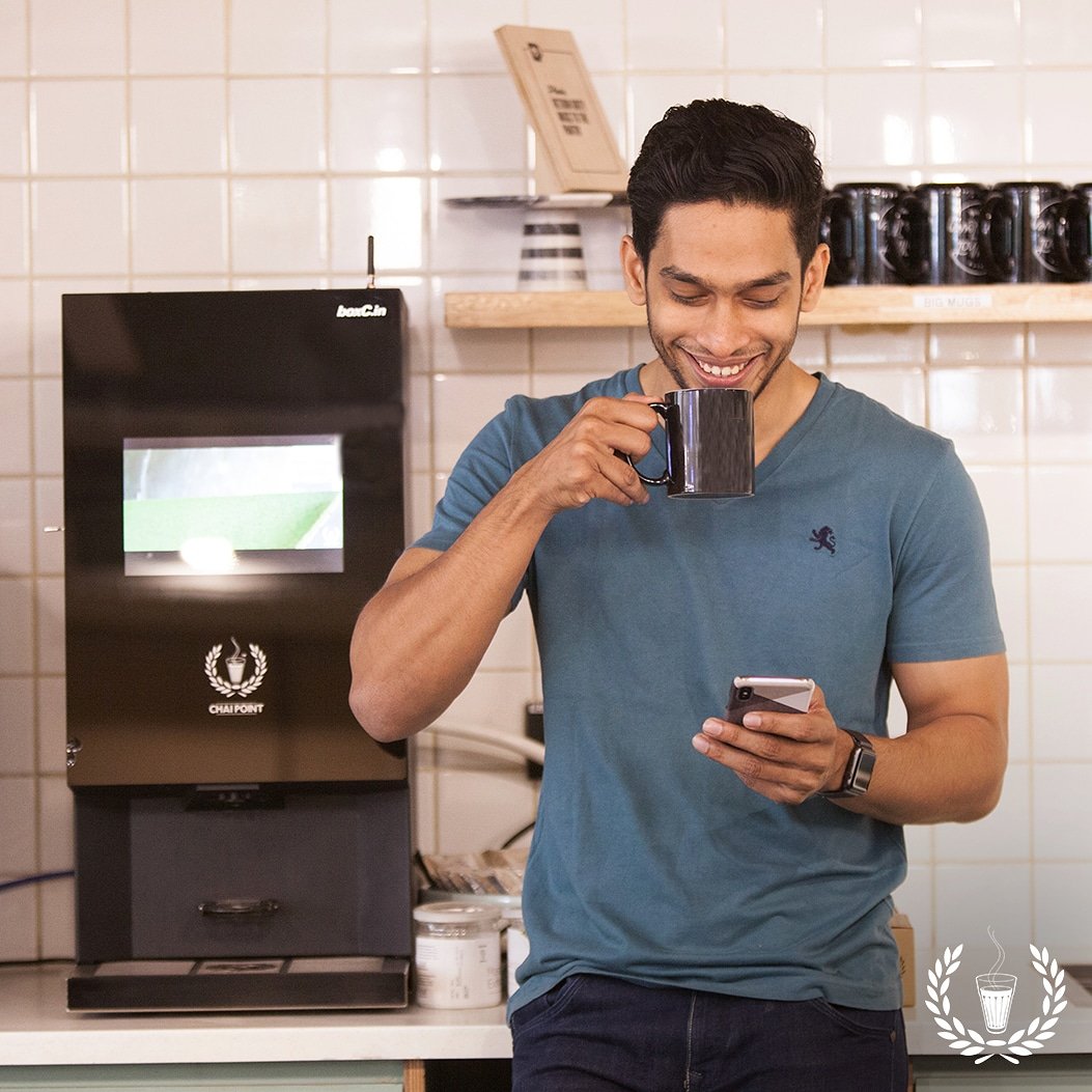 Chai_Point's tweet photo. Work mode sometimes makes no time for breaks. Enter #boxC. Taste, efficiency and convenience at your fingertips.
Carpe diem! ☕❤️
Know more about boxC: https://t.co/ctEUdCd4KG
#WorkLife #officelife #ThursdayThoughts #ThursdayMotivation #workmode #thursdaymood #ThursdayFeeling https://t.co/WR56hRMsE6