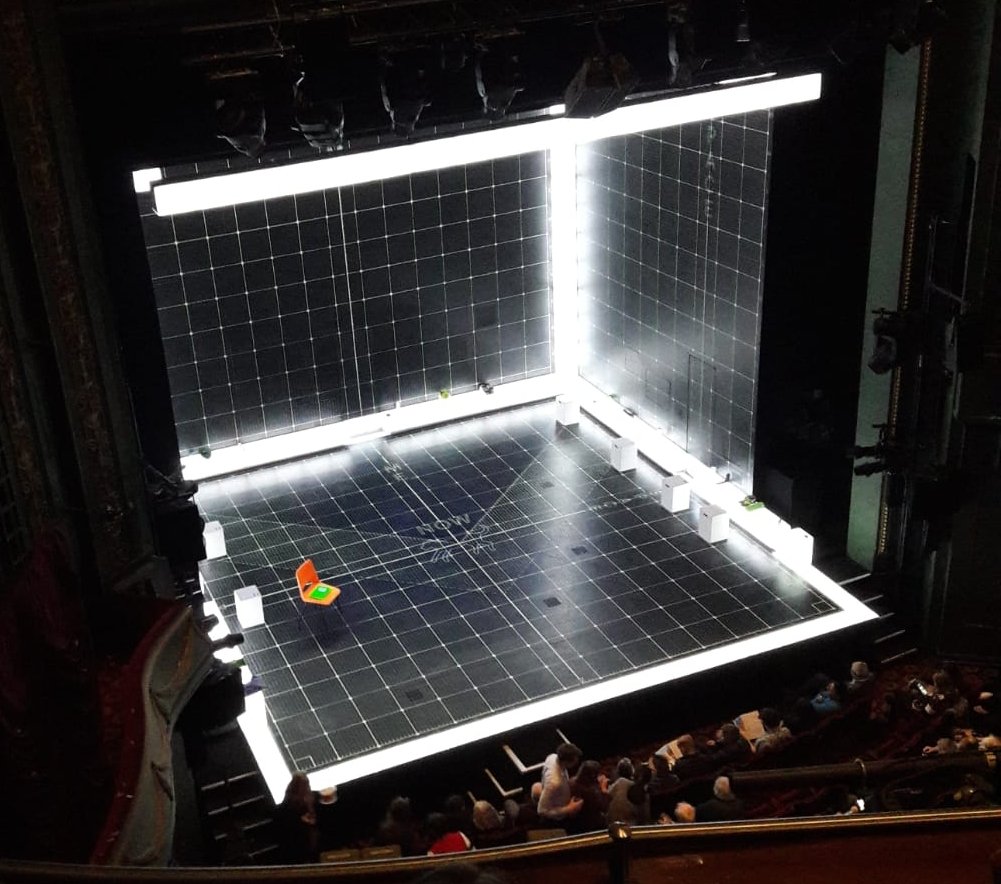 steev8's tweet image. Brilliantly staged 'Strange incident of the dead dog ...' #intenseexperience