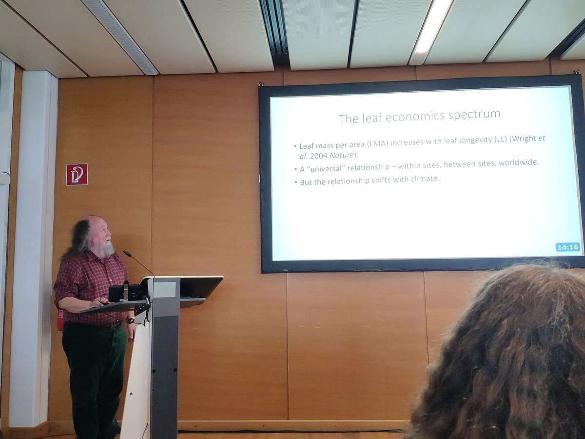 ShirleyLLAP's tweet photo. @LabPrentice Iain Colin Prentice giving a talk about quantitative prediction of leaf economics in #EGU19, presenting a new theoretical framework on the relationship between leaf longevity (LL) and leaf mass per area (LMA). https://t.co/QtRfN8g8bc