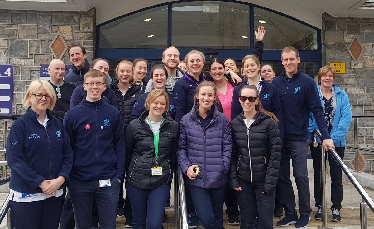 Brilliant @stjamesdublin physio turn out for a lunchtime walk ahead of tomorrows #NationalWorkplaceWellbeingDay 🚶‍♀️🚶‍♂️Good practice for #HSEstepschallenge too 😀 @niamhphysio @brid_wilson
