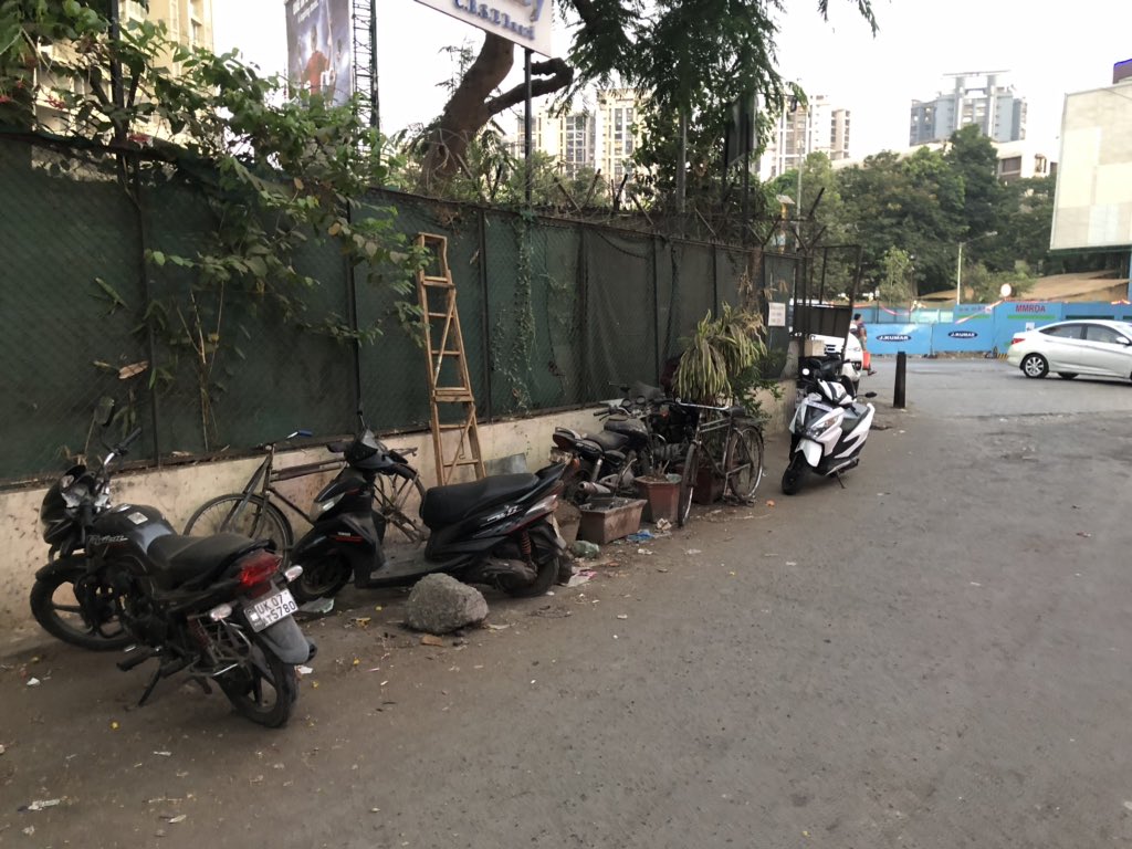 VibhavRoy's tweet photo. @MumbaiPolice @CPMumbaiPolice @CPMumbaiPolice  sir no action is being taken. Please look into this matter. Neither traffic police nor @bmcmumbai is responding to the complaints. Encroachment , unauthorised no parking signs , damage to cars by the principle of Ashok Academy school in old Lokhandwala, Andheri W https://t.co/c7JARCwH3o