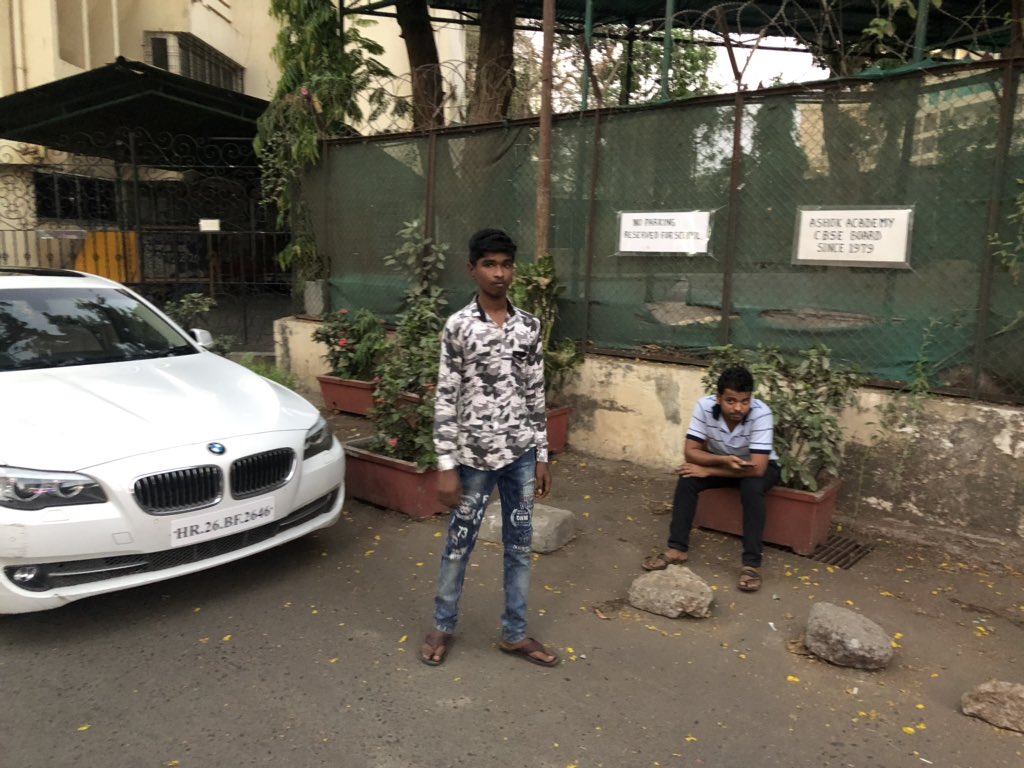 VibhavRoy's tweet photo. @MumbaiPolice @CPMumbaiPolice @CPMumbaiPolice  sir no action is being taken. Please look into this matter. Neither traffic police nor @bmcmumbai is responding to the complaints. Encroachment , unauthorised no parking signs , damage to cars by the principle of Ashok Academy school in old Lokhandwala, Andheri W https://t.co/c7JARCwH3o