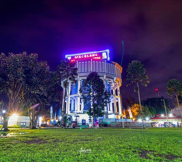 kabarMGL's tweet photo. #picMGL - Selamat malam warga kota magelang yang sedang merayakan Hari jadi Kota Magelang yg ke- 1113 ❤️
.
.
Pic: @imamwkwk
Loc: alun-alun kota magelang
.
=================================
#captionkabarmgl #magelang #ayokemagelang #kabarmagelang #wartam… https://t.co/2E6TFRq3PP https://t.co/Kubjaf54LR