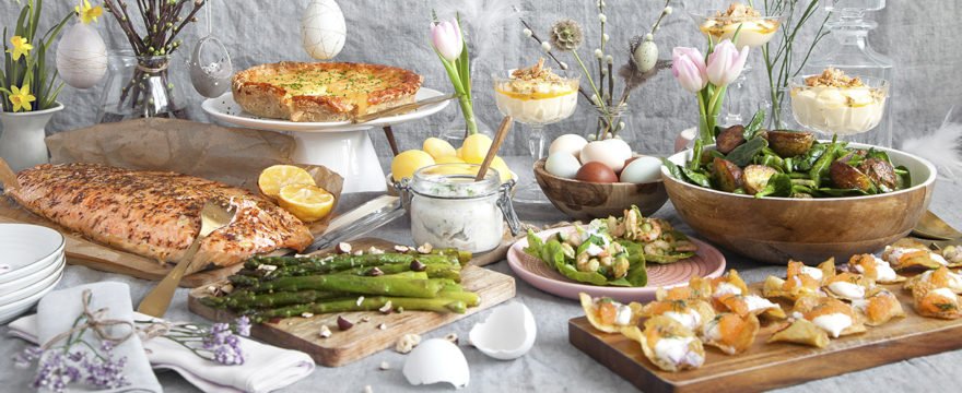 Bjud på en klassisk påskbuffé! Härliga lättlagade recept! tasteline.com/inspiration/ho…
