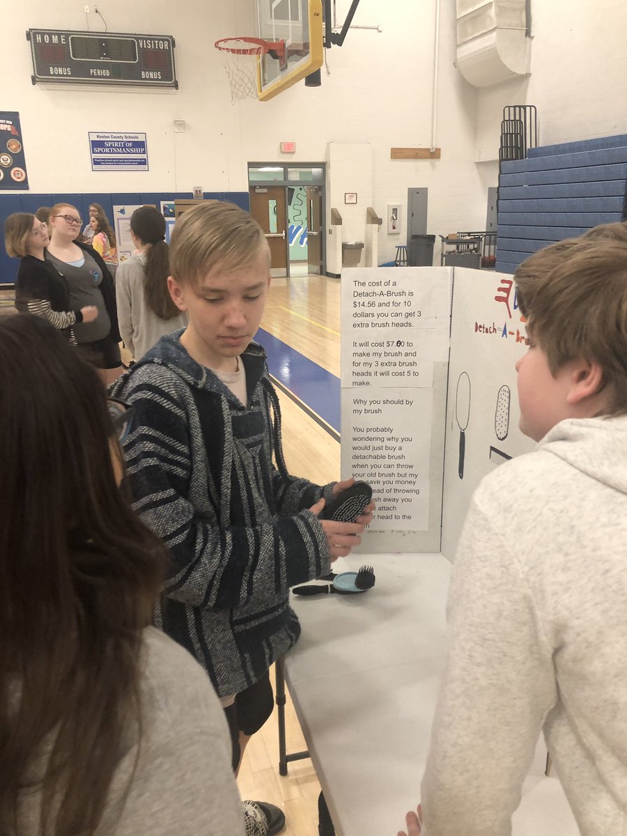 carriebholloway's tweet photo. 8th grade Team Apollo presented some amazing ideas in their #GeniusHour Showcase today! Way to #BeRoyal #LifelongInnovators #OpenCommunicators @Cassidy_Royals @SVAPrincipal475 https://t.co/cwOtkDEAHE