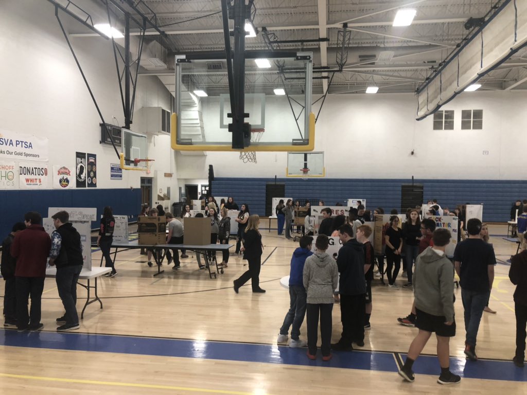 carriebholloway's tweet photo. It’s a great day to be at SVA! Our 6-8 Ss are presenting their #GeniusHour projects! #LifelongInnovators #OpenCommunicators #BeRoyal @SVAPrincipal475 @Cassidy_Royals https://t.co/chEY0OdRmR