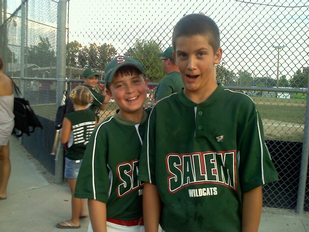 Bnix52's tweet photo. Happy birthday to my best friend since 3rd grade @n_i_k_c https://t.co/D4nqMeVcgh
