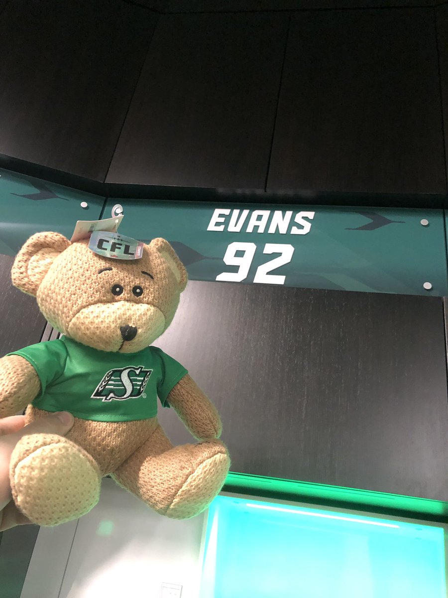 GloriaCKRM's tweet photo. So @MoBay_LA, Teddy🧸 is all personalized 9️⃣2️⃣ and on his way home to Michael! I hope he likes it! #RiderPride #doit4thekids @sskroughriders @CFL  NOW THATS CLASS https://t.co/YnOXKdWsiF https://t.co/VViWotoE6H