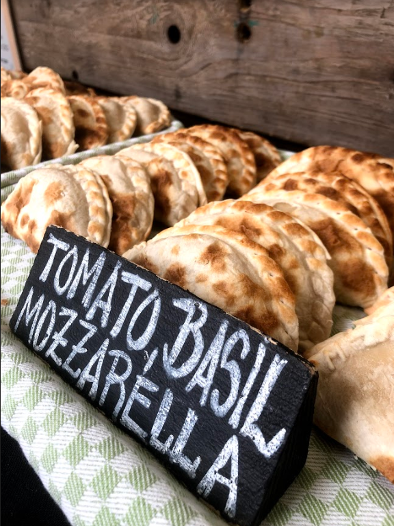 ChangoEmpanadas's tweet photo. Rise and shine! Our heavenly empanadas are here to brush away the cobwebs from last night's antics and make you feel yourself again. π #LetsGoChango
π Find us at Brick Lane Market, Duck Pond Market in Richmond & Shepherds Foods in Camden Town. https://t.co/FgPtW0V7RX