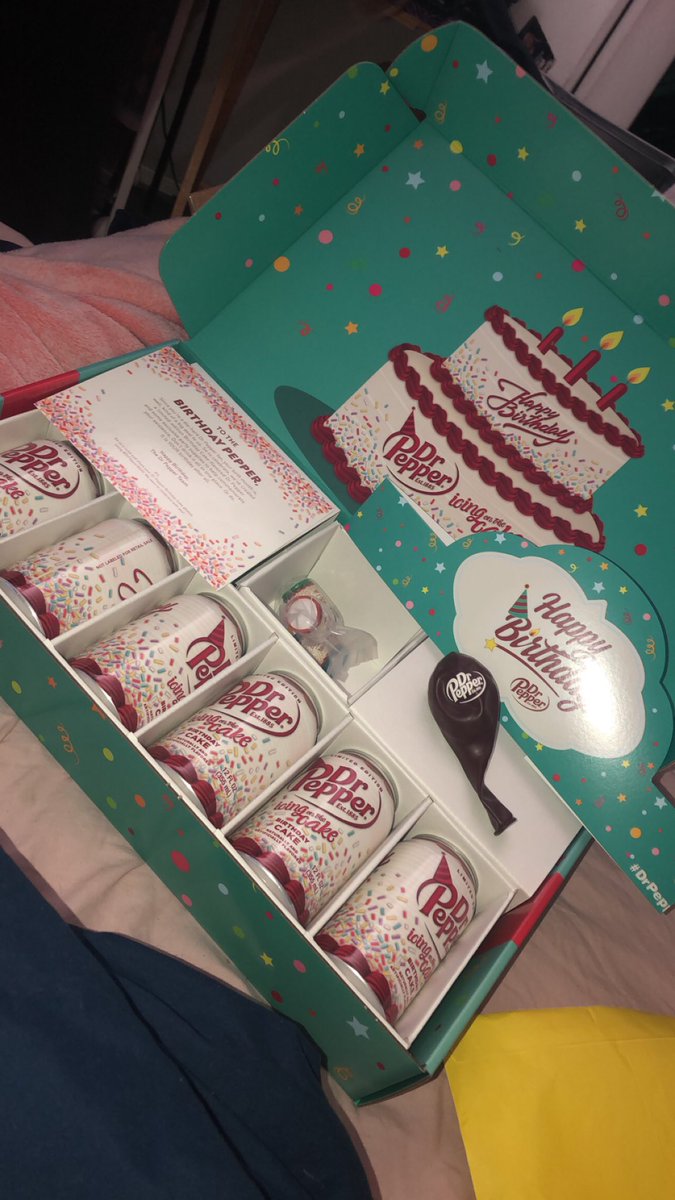 leahrosemua's tweet photo. WOW GOT A PR BOX FROM @drpepper FOR MY BIRTHDAY #drpepperBDAY IM STILL SCREAMING https://t.co/1X94cnZZt7