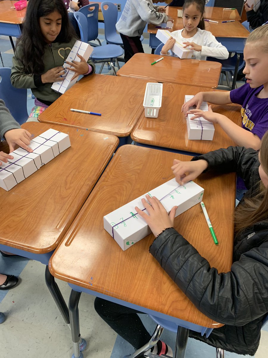 PHES_EEE's tweet photo. On Friday we had Curtis Blues from #yamd Young Audiences of Md come in and integrate music with math to create a 1 stringed guitar! #STEAM #eeeaacps #aacpsawesome #PHESpride #ARTSINTEGRATION https://t.co/PzxDE8NxP8