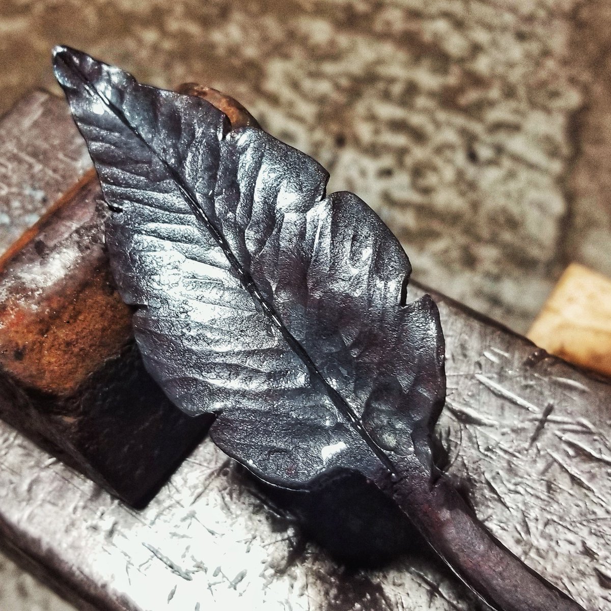 johndharvey_com's tweet photo. Another leaf for the mailbox bracket project. I have a few more of these to make in specific sizes.
+
#blacksmithing #blacksmiths #forged #blacksmith #forge #metalwork #metalworking #metalart #steelart #forgedleaf #forgedleaves https://t.co/rp6GUQUW9i