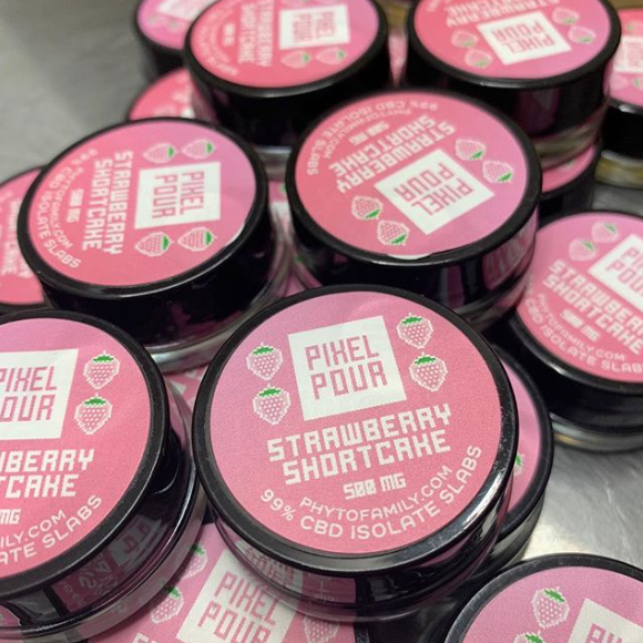 phytofamily's tweet photo. Strawberry Shortcake: doesn’t the name just make your mouth water? Made with 99% CBD Isolate.
.
.
.
#Phytofamily #PixelPour #PixelPoursyrup #PixelPourVape #cbdlove #strawberry #cbdlifestyle #dabout #cbdcrystal #strawberryshortcake #dabs #madeincolorado #staylifted207 #dabsallday https://t.co/IidgFatdTW