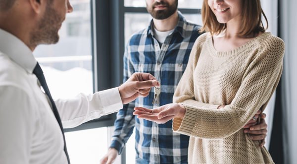 Besides buyer’s remorse, you may be stuck with a #property that won’t bring the return on investment you are hoping for, which is why it’s important to use a local broker to buy an #investment property and help you avoid mistakes.  ow.ly/VqDw30ngyoE #brevardfl