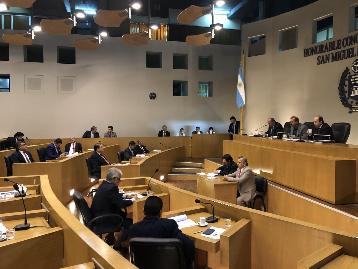 Ya inició la sesión del día en el recinto del <a href="/HCDTUCUMAN/">Honorable Concejo Deliberante</a> 
Hoy vamos a tratar temas de tránsito, obras públicas y salud.