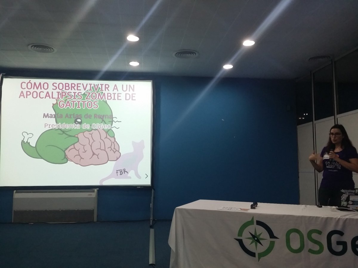 RealIvanSanchez's tweet photo. Cualquiera que conozca a @delawen sabe que tiene que haber gatitos. #foss4gar #foss4gar2019 https://t.co/7SknfJxijN