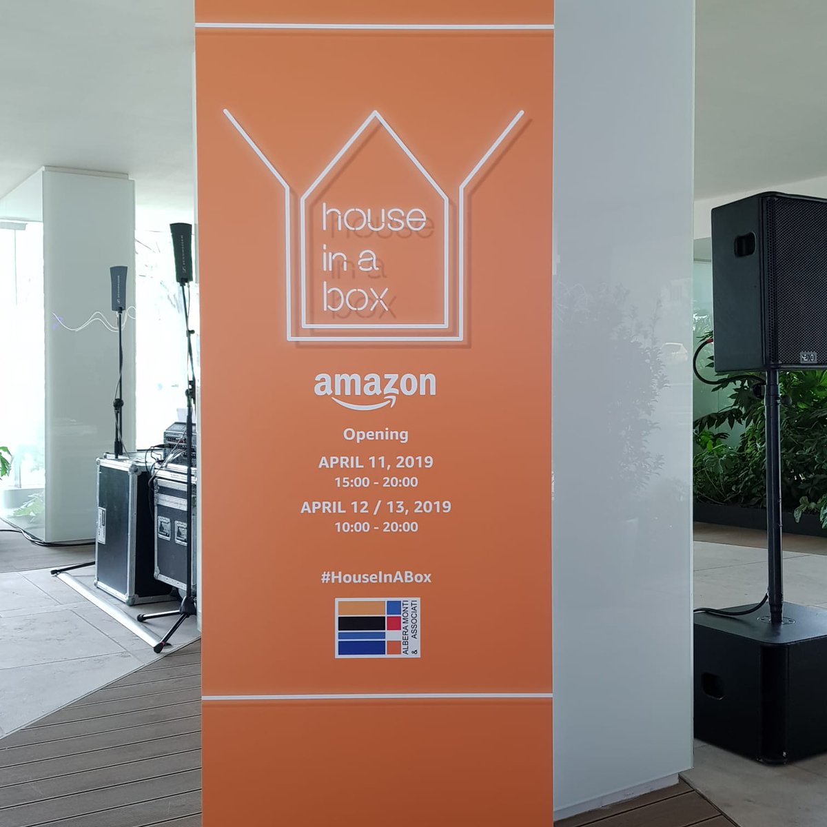 AdHocCom's tweet photo. #Candy e #Hoover protagonisti della #Amazon #HouseInABox - i due brand sono stati scelti per arredare con soluzioni innovative, hi-tech e di #design la #smarthome del player mondiale dell'#ecommerce. #MDW #Fuorisalone2019 #MilanoDesignWeek #Alexa #SmartLiving https://t.co/ts5XyhWgon