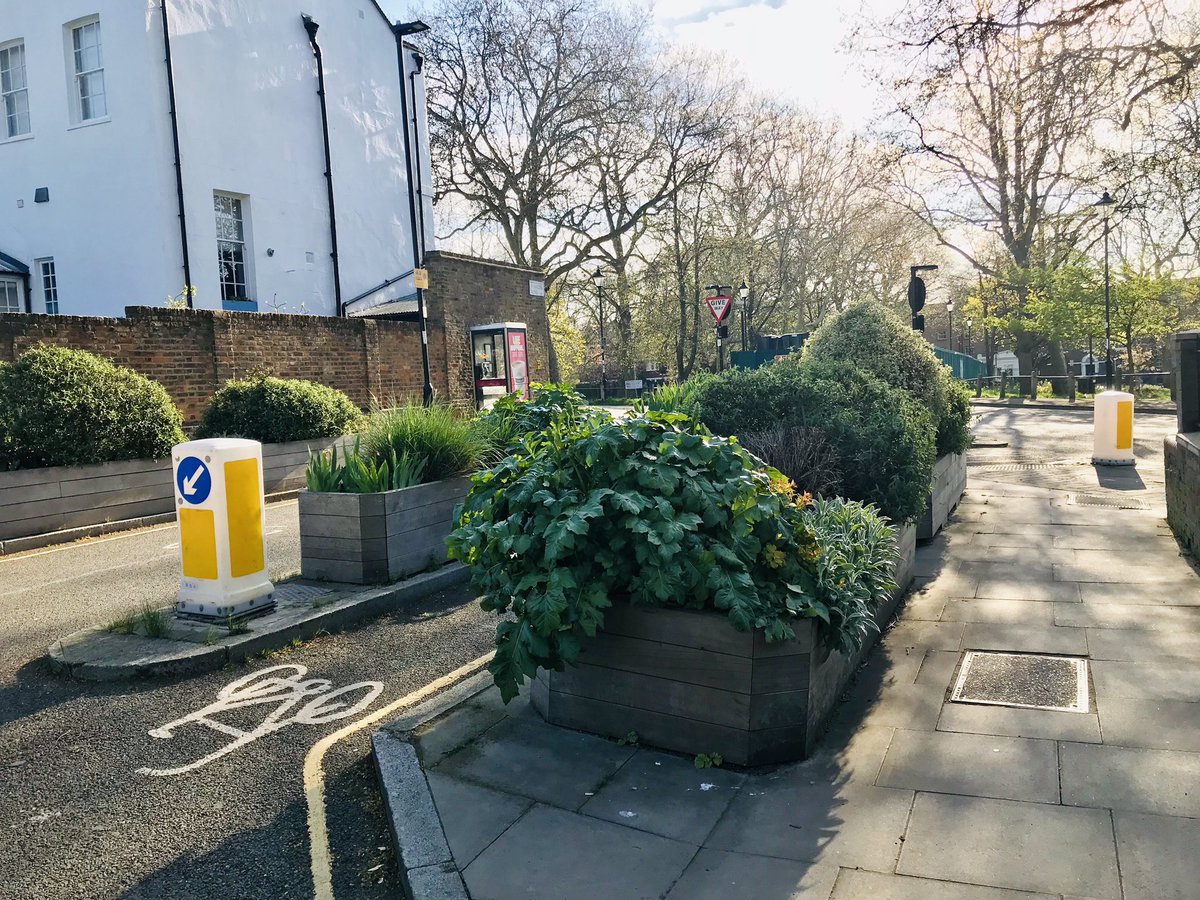 aritamorrisCGL's tweet photo. Many small changes @IslingtonBC has made to make it easier and more enjoyable to cycle. Hope it catches on. #cycling #londonpollution https://t.co/j7IozIctQw