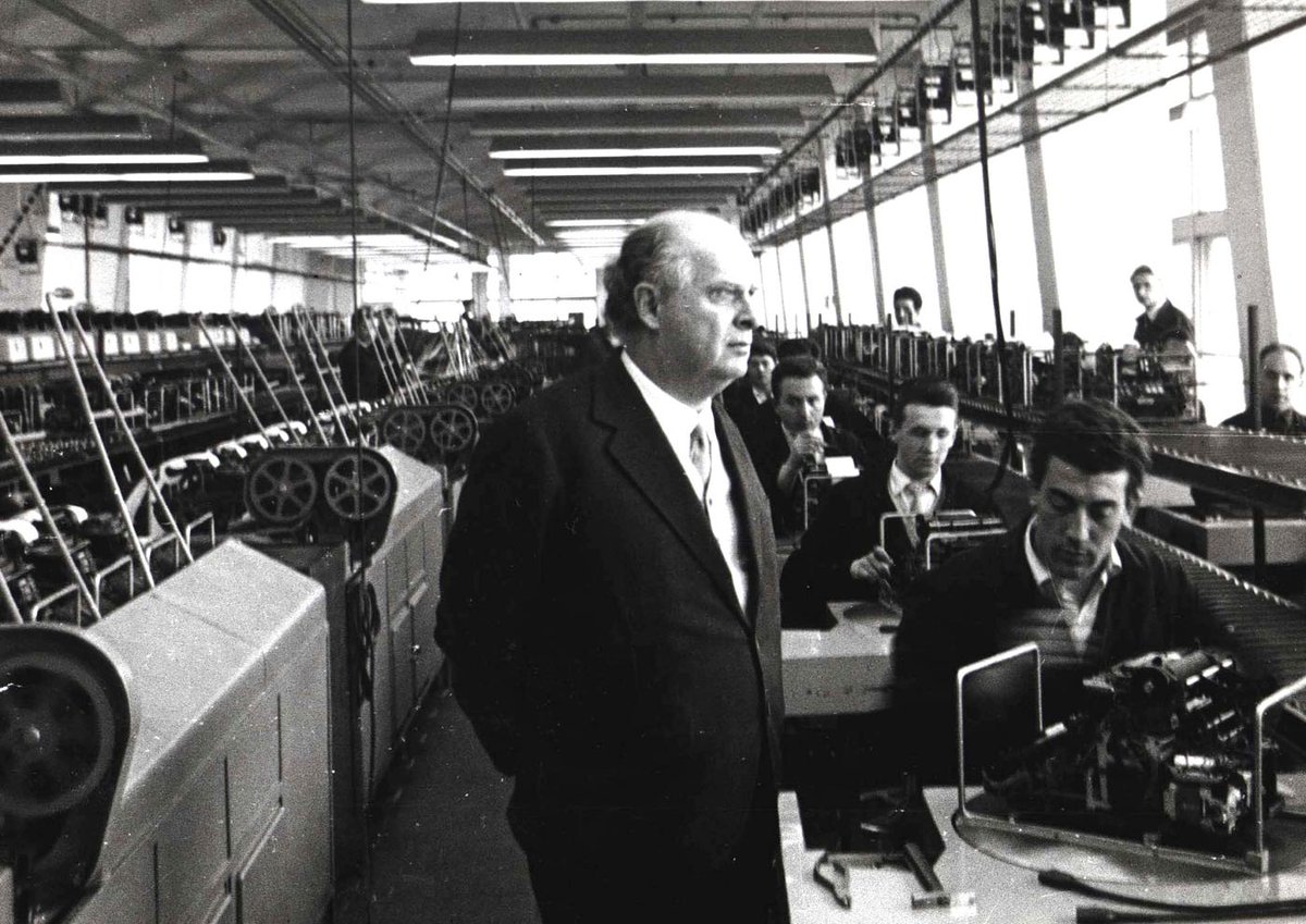 lucarallo's tweet photo. «Cos'è questa fabbrica comunitaria? È un luogo dove c'è giustizia e domina il progresso, dove si fa luce la bellezza, e l'amore, la carità, e la tolleranza sono nomi e voci non prive di senso»

#11aprile 1901, ad #Ivrea nasceva #AdrianoOlivetti.

#StoriaDiInnovazione #Olivetti https://t.co/s5CKRvNy6w