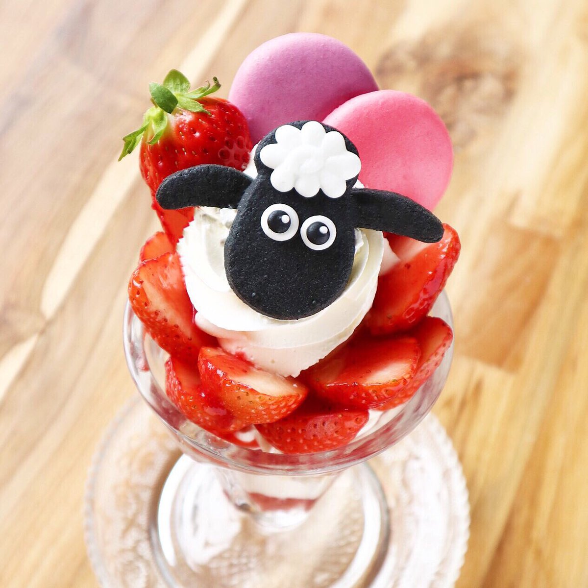 ひつじのショーン スパイスカフェ Na Twitteri ひつじのショーンstrawberryparty ショーンの苺パフェ 1680 Tax 4月下旬まで限定の こだわりの苺をふんだんに盛りつけたキュートなショーンの苺パフェ ご来店お待ちしております 15 00 L O