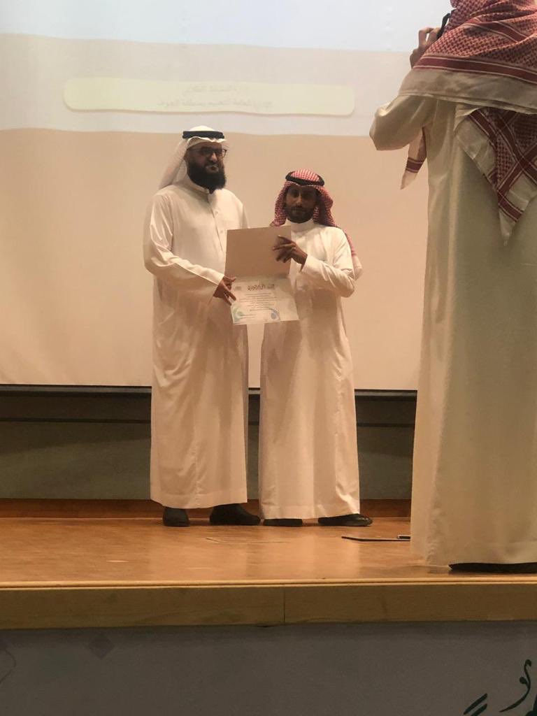Hamzeh_11's tweet photo. ضمن مهرجان حفل تكريم الطلاب الفائزين بالأنشطة المقام اليوم الخميس٨/٦بمسرح إدارة تعليم الجوف،كرم مساعد مديرالتعليم أ.عبدالله الزيدان،الطالب.سعود نايل لحصوله المركز الثالث في جائزة تعزيز السلوك الإيجابي(فئة طالب)إستلمها نيابه عنة قائد المدرسة أ.عبدالمجيد الهباد #الإرشاد_الطلابي🌷🌷 https://t.co/ZCKtpiYFps
