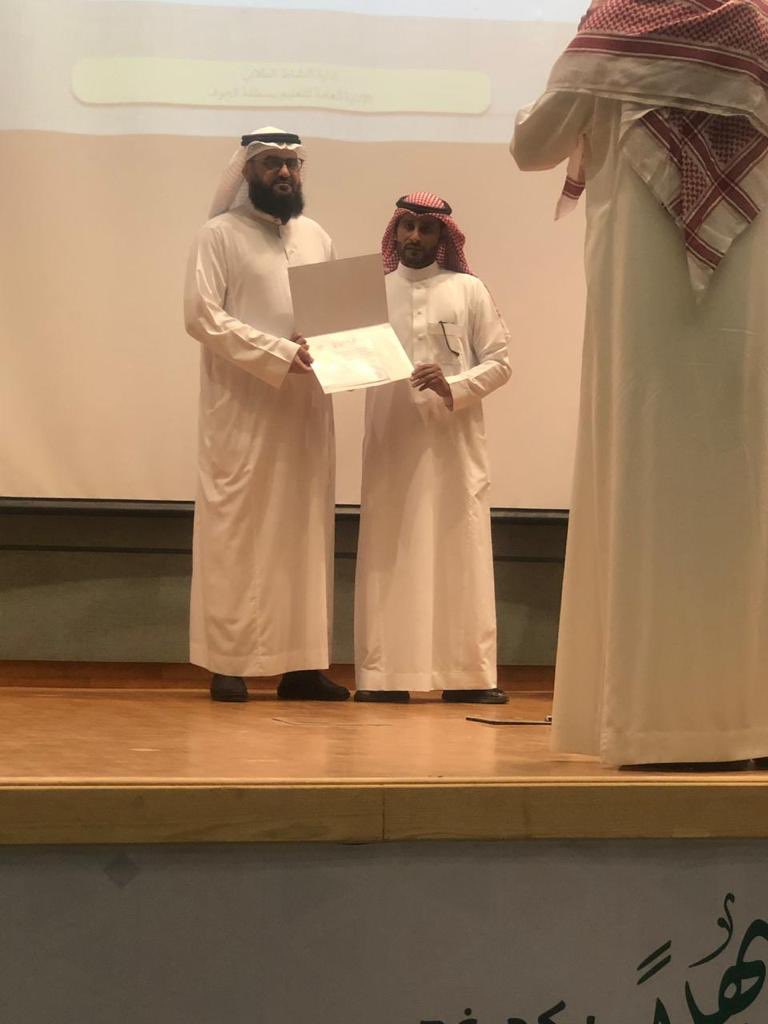 Hamzeh_11's tweet photo. ضمن مهرجان حفل تكريم الطلاب الفائزين بالأنشطة المقام اليوم الخميس٨/٦بمسرح إدارة تعليم الجوف،كرم مساعد مديرالتعليم أ.عبدالله الزيدان،الطالب.سعود نايل لحصوله المركز الثالث في جائزة تعزيز السلوك الإيجابي(فئة طالب)إستلمها نيابه عنة قائد المدرسة أ.عبدالمجيد الهباد #الإرشاد_الطلابي🌷🌷 https://t.co/ZCKtpiYFps