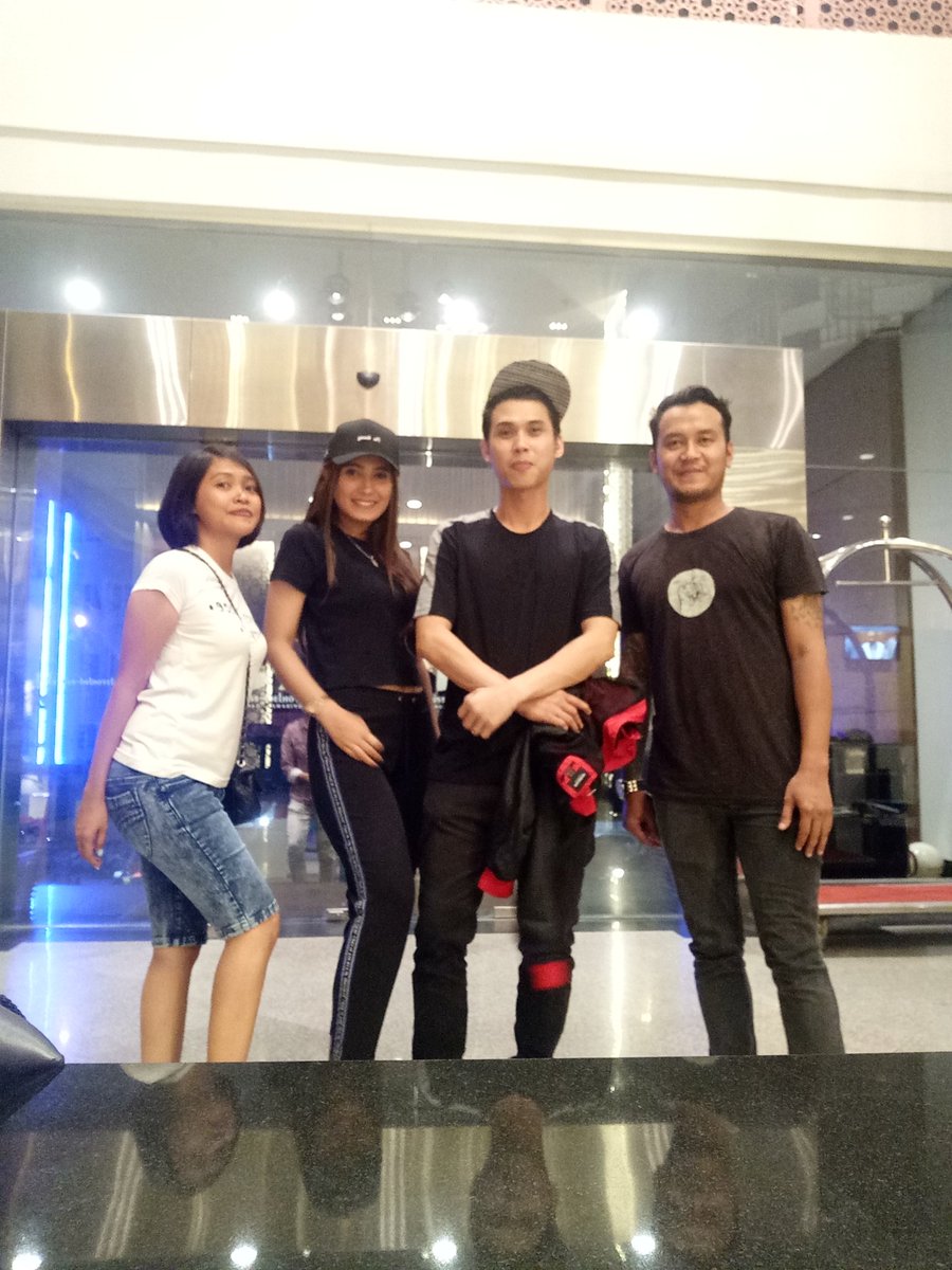 EllaDeav's tweet photo. ada yg tau siapa??? https://t.co/ejcDIbgXVZ