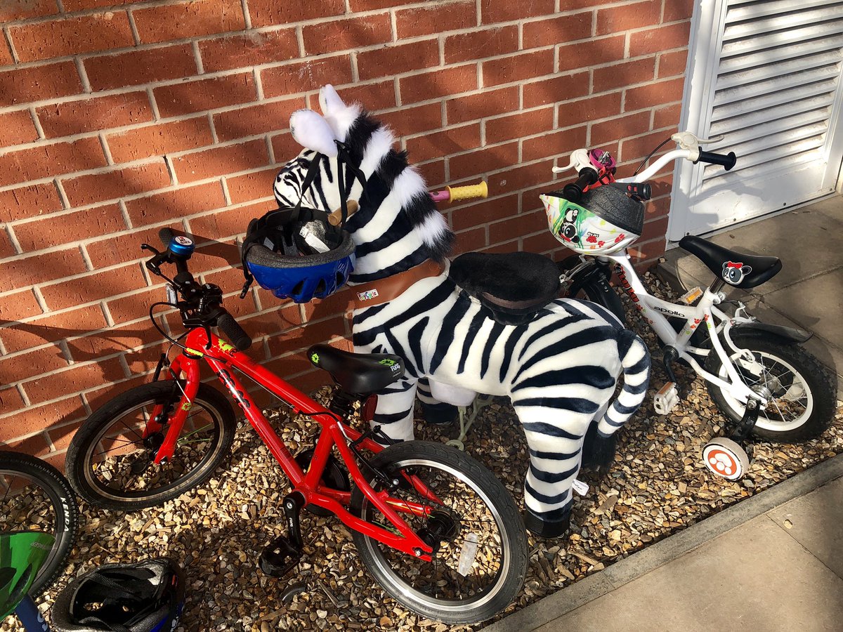 prestfelde's tweet image. Happiness is Little P Holiday Club! Bring in your bikes, scooters and zebras! #holidayclub #prestfelde90 #zebra @ponycycle