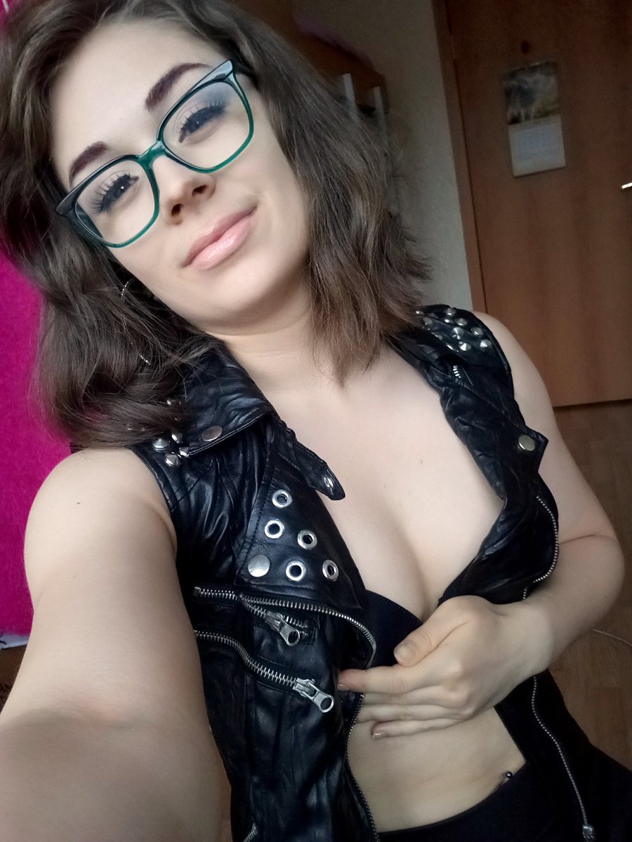 aprilallure1's tweet photo. Live now on @chaturbate!  C9me join me! Oil show later!
#camgirl #chaturbatecamgirl #chaturbatemodel #cammodel https://t.co/rxBNKkO0ug