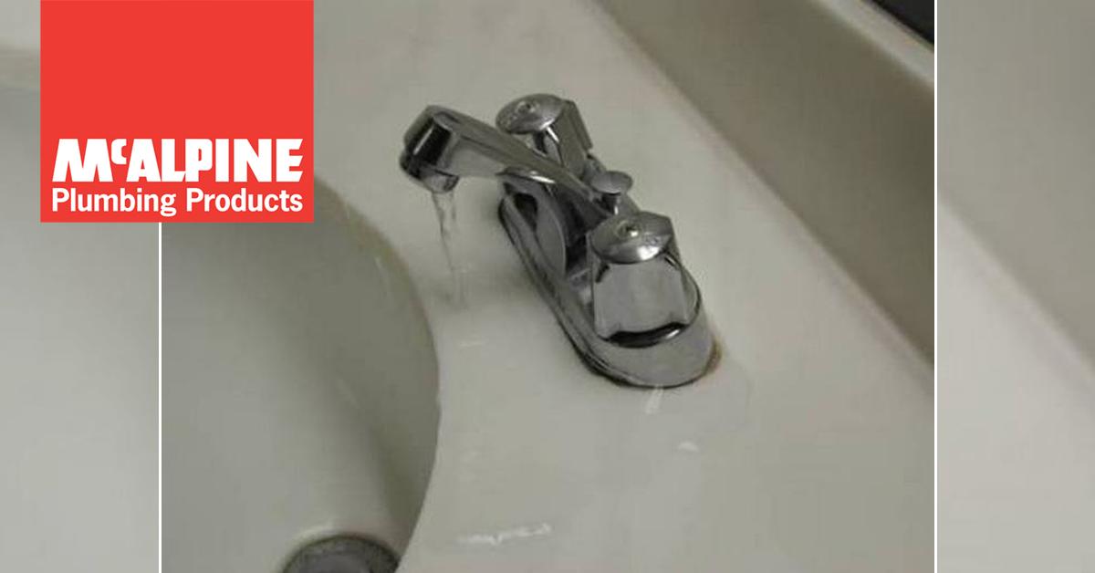mcalpineplumb's tweet photo. So close… Yet so far away 😂 classic case of thinking somethings longer than it really is, eh chaps? 🤦‍♂️ #PlumbingFail #InstallerFail #SoClose #LookIFixedIt https://t.co/lI5KzqUxfX
