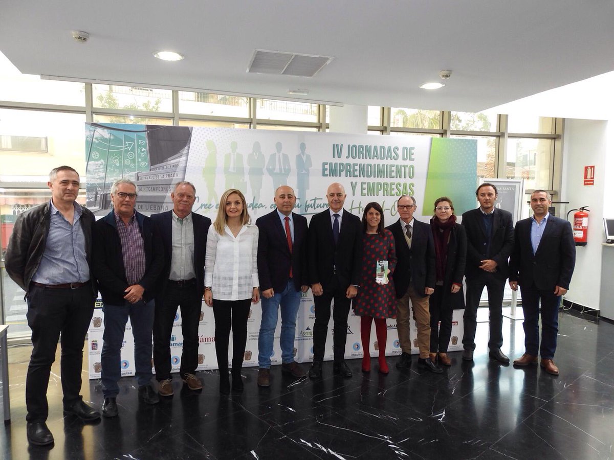 AlmeriaJunta's tweet photo. La delegada del Gobierno @MaribelHOvera ha participado en las IV Jornadas de Emprendimiento y Empresas que se celebran en #HuércalOvera @CamaraAlmeria. Apuesta por el espíritu emprendedor como valor de crecimiento económico y el papel de las administraciones para ponerlo en valor https://t.co/jbwub1HPC0