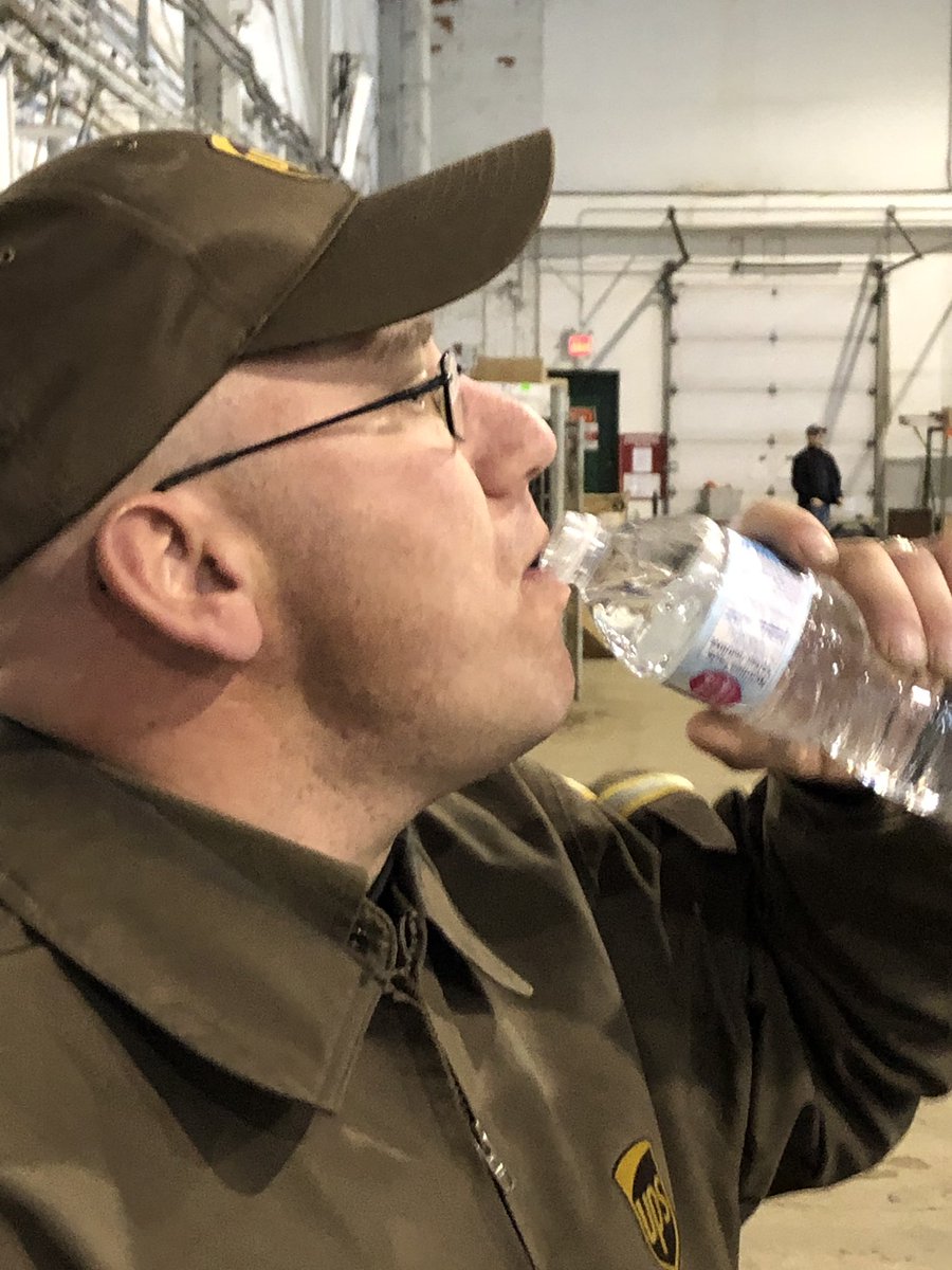 Wellness Wednesday in Moncton, Stay hydrated!  Drivers and preload helped themselves to some water provided by the CHSP team. <a href="/AndreasHartung3/">UPS Atlantic Canada CHSP</a> <a href="/AGrandillo/">Moncton CHSP Team</a> #UPSCanadaSafetyCup