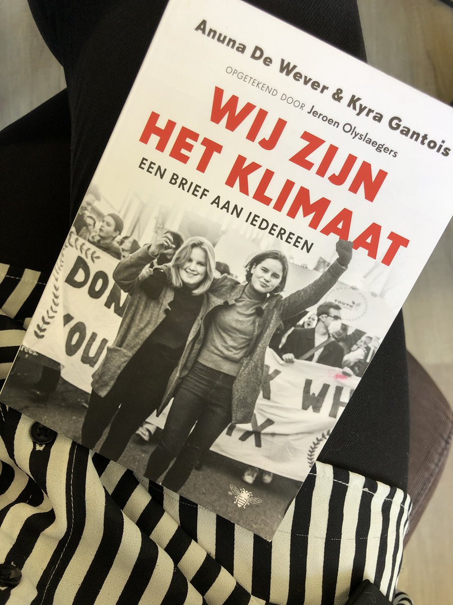Heb je deze al gelezen? Komende zondagmiddag krijg je in Theater aan het Spui in Den Haag de gelegenheid om in gesprek te gaan met Anuna en Kyra én om dit boekje te kopen en/of te laten signeren! ✊🏼 #wijzijnhetklimaat #borderkitchen