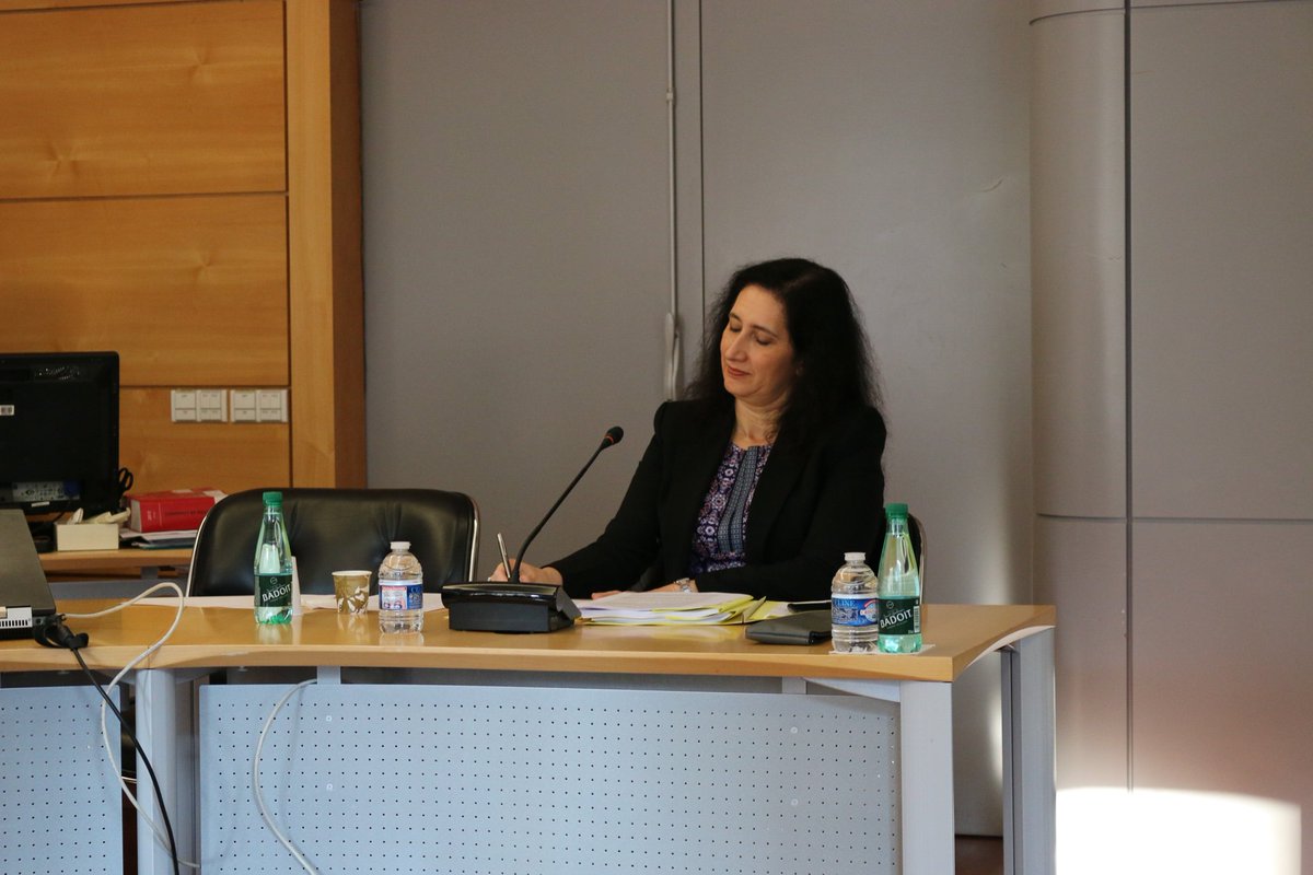 <a href="/Adlc_/">Autorité de la Concurrence</a> <a href="/lauredlr/">Laure de La Raudière</a> <a href="/emmanuelcombe/">Combe Emmanuel</a> @LeConcurrential Un grand moment que cette rencontre @Echelle sur la #blockchain ! Un immense merci aux talentueux intervenants <a href="/lauredlr/">Laure de La Raudière</a> et @LeConcurrential qui ont su décrypter ces technologies, les nouveaux usages qu elles permettent et les enjeux de régulation !