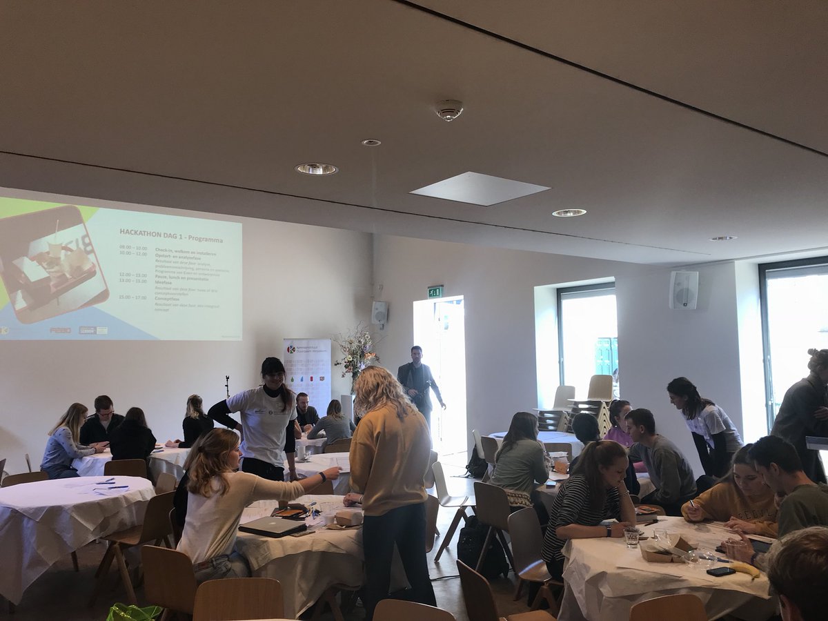 kidv_verpakken's tweet photo. De tweedaagse #packathon2019 is van start gegaan! 75 Studenten van de HvA, @HAShogeschool en @dehaagse gaan aan de slag met een ontwerp om zwerfafval tegen te gaan. Organisatie door KIDV , @nederlandschoon en @FEBO_VERS https://t.co/lPQn5mLJXL