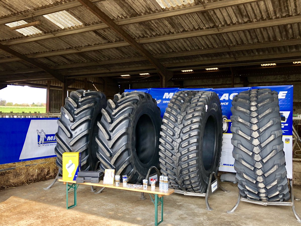 MaxChampopro's tweet photo. Journée avec les agriculteurs du Jura, présentation des gammes @MichelinAgriFR #telscopique #fortepuissance https://t.co/ET59KvMC4W