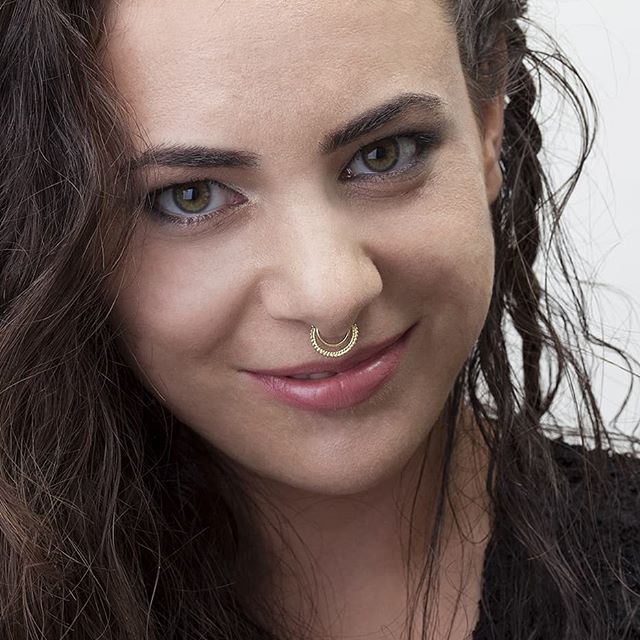 MeiravNiv's tweet image. 14k solid gold Septum ring.
.
.
.
.
#studiomeme #solidgold #goldbodyjewelry #fashion #uniqegift #jewelrydesigner #earrings #goldearrings #bohojewelry bit.ly/2KGRc2T
