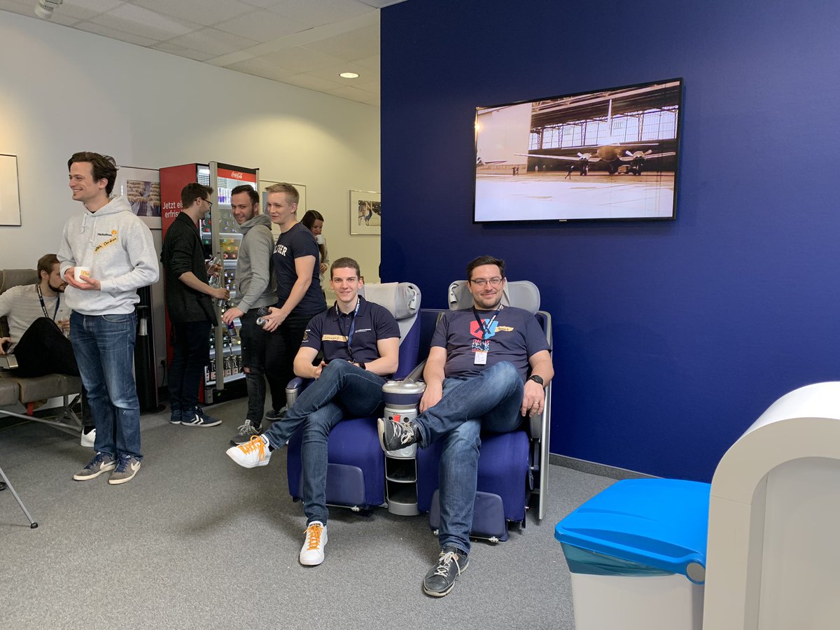 StephNaHe1's tweet photo. #aviationhackathon auch das LHT Team ist bereit https://t.co/A25A6tyVxd