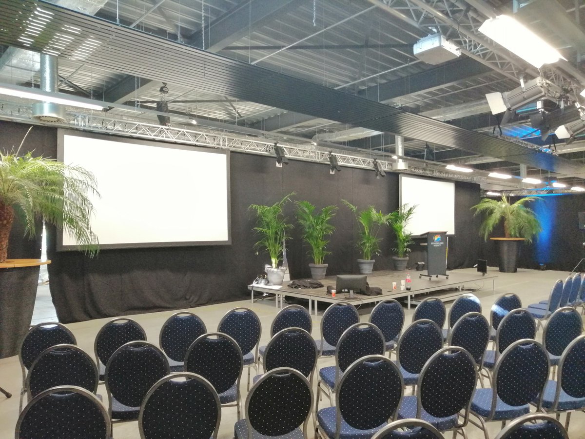 SenefelderNL's tweet photo. 🦁 De opbouw voor het 21ste Senefelder Misset Seminar is in volle gang! 🐍 Graag ontvangen we u vanmiddag in onze 'wilde' drukkerij!🐒 #SMS19 https://t.co/eZBZaWx6G3