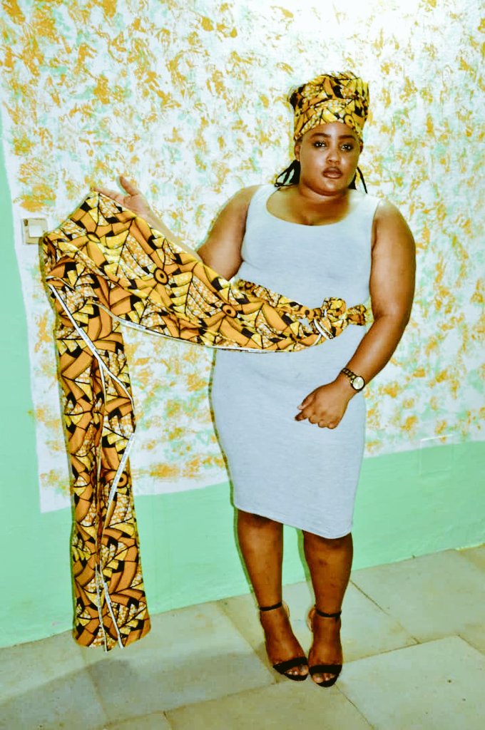 RaybieO's tweet photo. Hello gays  new week african mama
#manequingrandtaille
#theplussizepower
#rondeetbelle
#model237 https://t.co/CgZNmpa4F0