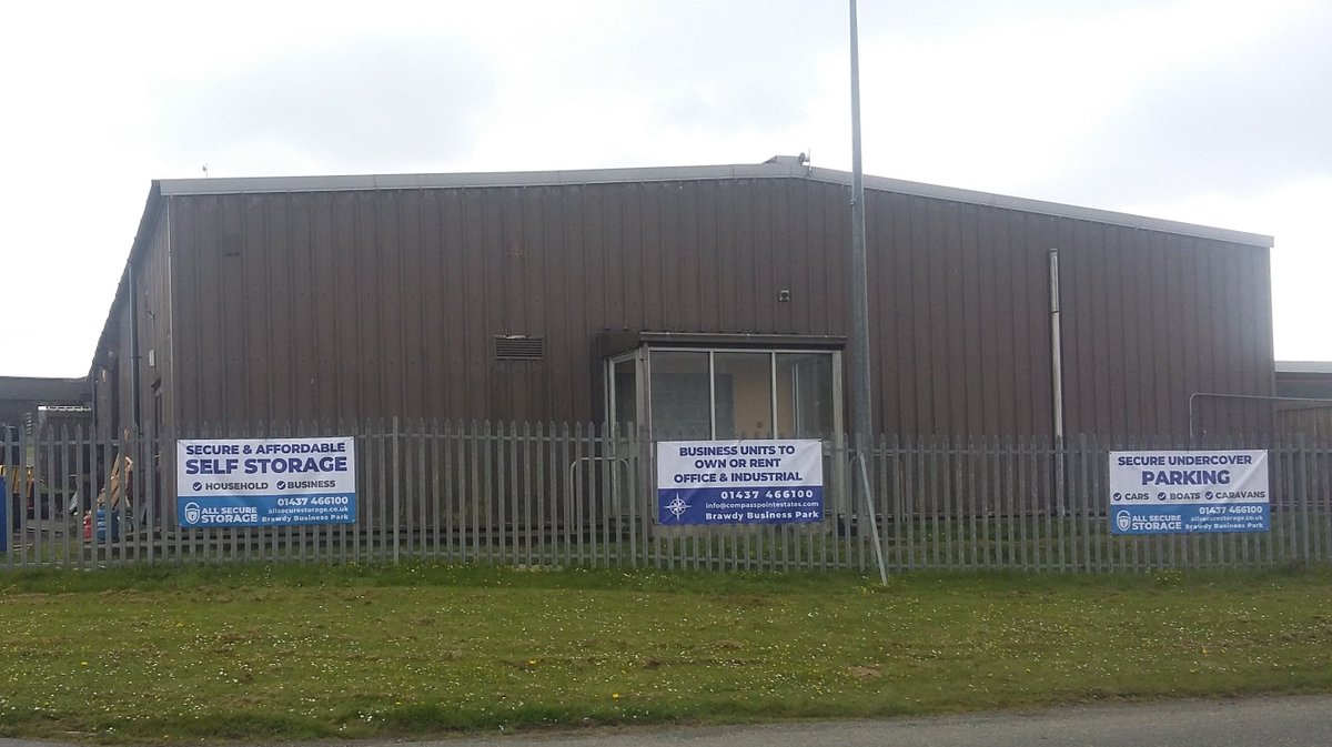 All_Sec_Store's tweet image. Massive thank you to @ModernPrintNews for these lovely shiny new banners for us and @CompassPointEst at Brawdy Business Park #Storage #SelfStorage #Secureparking #Pembrokeshire #Haverfordwest #Brawdy #BusinessPark #Business #WelshBusiness