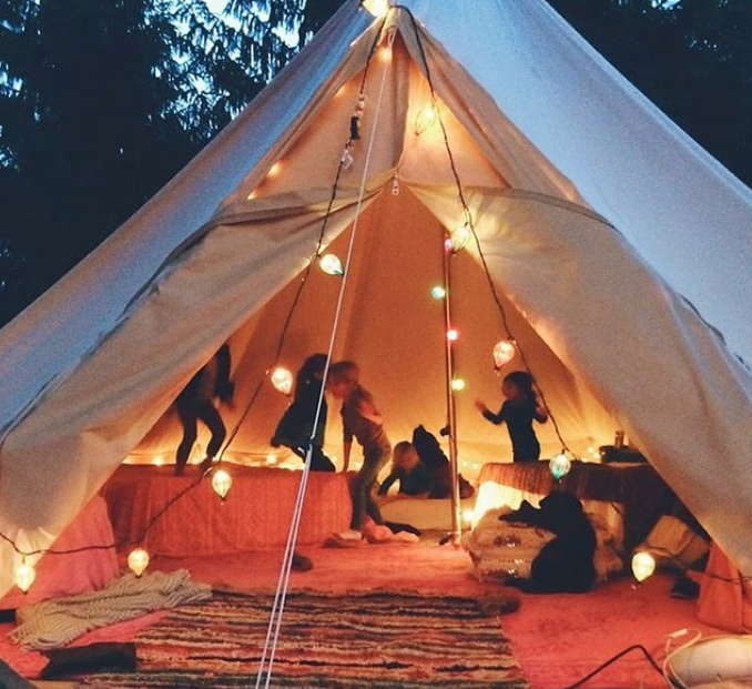 For some of us, the thought of camping makes our skin crawl. 

As Barefoot is the home of luxury, our glamping tents take camping from a -1 to 100000! 

Complete with air beds, rugs + lights, all you have to do is bring your duvet and snuggle up. 

-> bit.ly/2Ksgotu