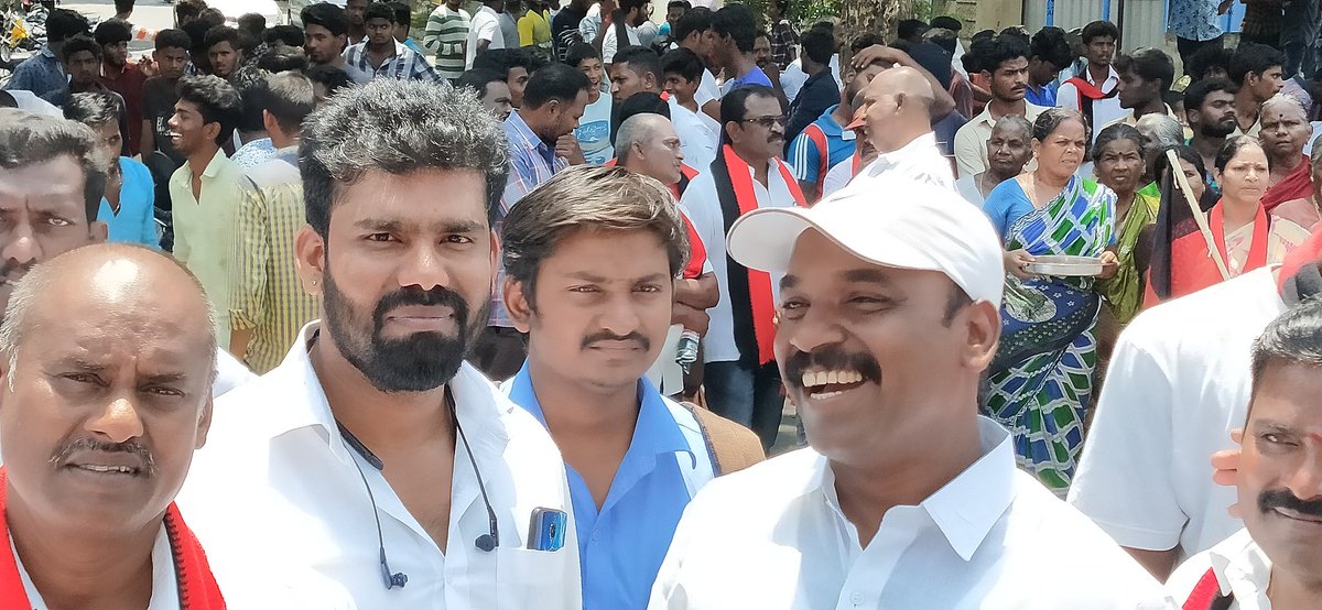 AjithApj5's tweet image. இன்று சேலம் நாடளுமன்ற வெற்றி வேட்பாளர் #அண்ணன்_எஸ்_ஆர் #பார்த்திபன்  அவர்கள் #அழகாபுரம் #4வதுகோட்டத்தில்  வாக்கு சேகரிக்க வந்தார்.   அப்போது  சேலம் மத்திய மாவட்ட கோட்ட கழக செயலாளர் #அண்ணன் #ஜெ_தினகரன் அவர்கள்  சார்பாக சிறப்பான வரவேற்பு கொடுத்து வாக்கு சேகரித்த போது.