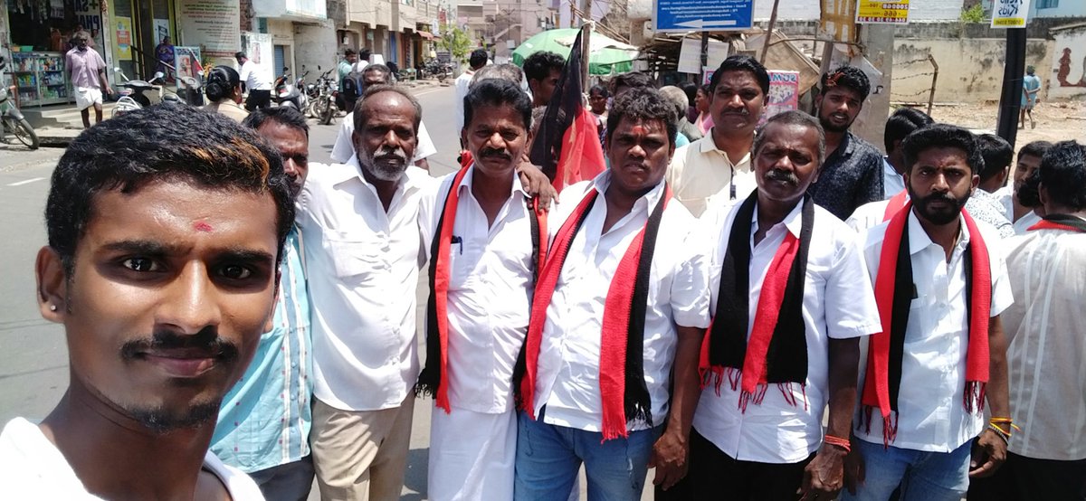 AjithApj5's tweet image. இன்று சேலம் நாடளுமன்ற வெற்றி வேட்பாளர் #அண்ணன்_எஸ்_ஆர் #பார்த்திபன்  அவர்கள் #அழகாபுரம் #4வதுகோட்டத்தில்  வாக்கு சேகரிக்க வந்தார்.   அப்போது  சேலம் மத்திய மாவட்ட கோட்ட கழக செயலாளர் #அண்ணன் #ஜெ_தினகரன் அவர்கள்  சார்பாக சிறப்பான வரவேற்பு கொடுத்து வாக்கு சேகரித்த போது.