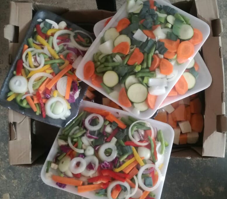 VegOnthego1's tweet photo. Get yourself freshly packaged, customized, organic vegetables. We are selling convenience. Eat healthy, be nutrition wealthy. Place your order now on 0727711574. Walala  Wasala. 
#TshwaneShutdown 
#ThursdayThoughts 
#AskAMan 
#GirlTalkZA 
#trevor 
#ThursdayThoughts https://t.co/xo2n2e9fuR
