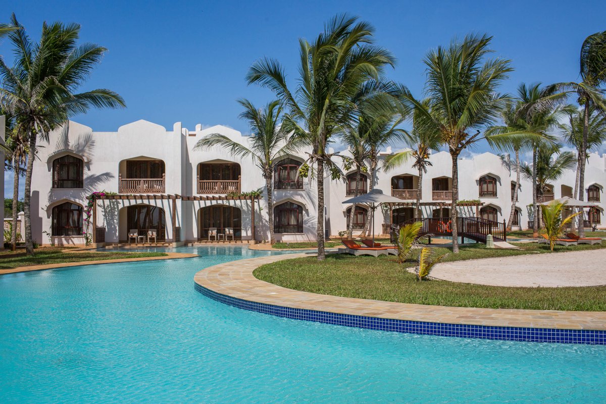 goplacesdigital's tweet photo. EASTER OFFER
Fly to @SilverPalmBofa with @silverstoneairfrom Nairobi for Ksh. 30,600 per person sharing for 2 nights on Half Board basis in an executive room inclusive of airport transfers. #GoSilverPalm #GoEaster #GoSilverstoneAir https://t.co/8dSLlQdQwB