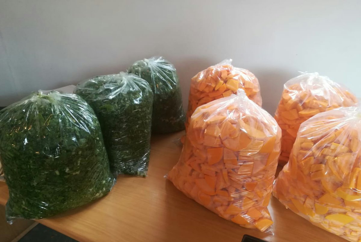 VegOnthego1's tweet photo. Get yourself freshly packaged, customized, organic vegetables. We are selling convenience. Eat healthy, be nutrition wealthy. Place your order now on 0727711574. Walala  Wasala. 
#TshwaneShutdown 
#ThursdayThoughts 
#AskAMan 
#GirlTalkZA 
#trevor 
#ThursdayThoughts https://t.co/xo2n2e9fuR