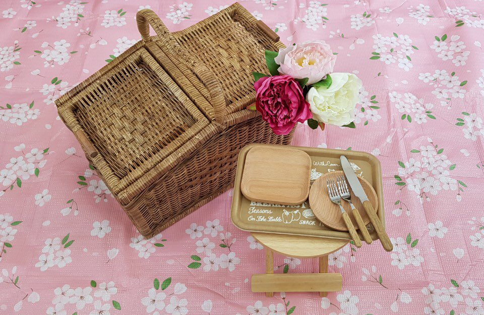 수원 한복아리아에선 
한복과 피크닉을 접목한 상품을 개발 했습니다. 꽃피는 봄 즐거운 시간이 되실 겁니다.
음식물은 제공하지 않습니다.
#한복대여 #한복아리아 #디자이너가만드는한복대여점 #수원화성 #수원행궁