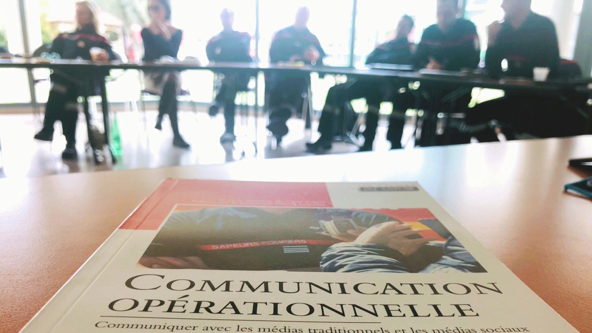 sdis_06's tweet photo. [#CommOps]Sensibilisation des officiers des @PompiersFR des @AlpesMaritimes à la #communication opérationnelle animée par @CarloZaglia &amp; Séverine Battesti-Pardini. Une sensibilisation essentielle pour comprendre et appréhender les #medias. 
#NousSommesPompiers06 https://t.co/S8JmUKKbbE