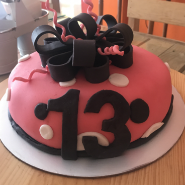 BakeryVeggie's tweet photo. Mirad el pastel de cumpleaños tan rico que acabo de preparar! Podéis encargar el vuestro personalizado con 2 días de antelación!! https://t.co/8vdiu1ajJA
